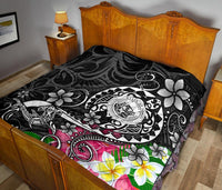 Hawaii Polynesian Premium Quilt - Hawaii Seal With Turtle Plumeria (Black) - Polynesian Pride