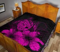 Hawaii Hibiscus Premium Quilt - Turtle Map - Pink - Polynesian Pride