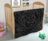 Hawaiian Kanaka Honu Hibiscus Tornando Gray Polynesian Premium Quilt - Polynesian Pride