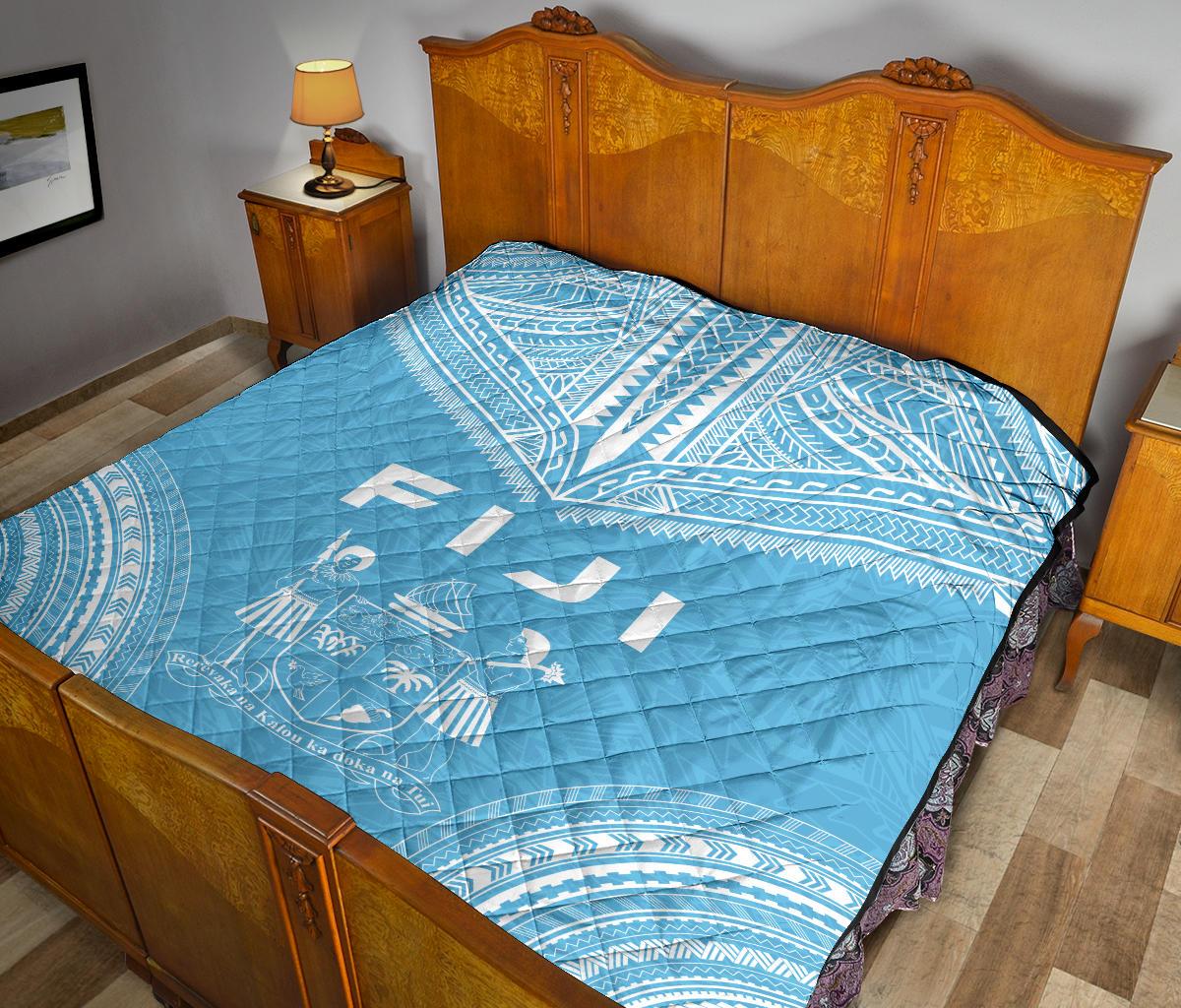 Fiji Premium Quilt - Fiji Coat Of Arms Polynesian Chief Light Blue Version - Polynesian Pride