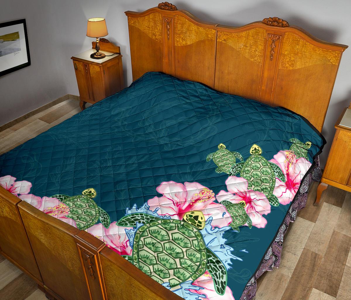 Hibiscus Turtle Dance Premium Quilt - Polynesian Pride