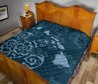 Turtle Hibiscus Map Blue Premium Quilt - Polynesian Pride