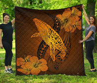 Hawaii Whale Swim Poly Premium Quilt Gold - Polynesian Pride