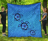 Turtle Hibiscus Swim In Sea Premium Quilt Blue - Polynesian Pride