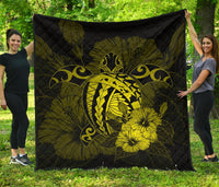 Hawaii Hibiscus Premium Quilt - Harold Turtle - Yellow Yellow - Polynesian Pride