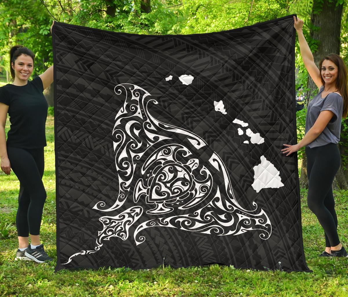 Rays Hawaii Map Polynesian Premium Quilt - White Black - Polynesian Pride