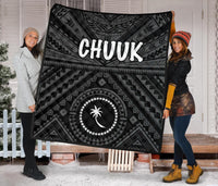 Chuuk Premium Quilt - Chuuk Seal With Polynesian Tattoo Style ( Black) - Polynesian Pride