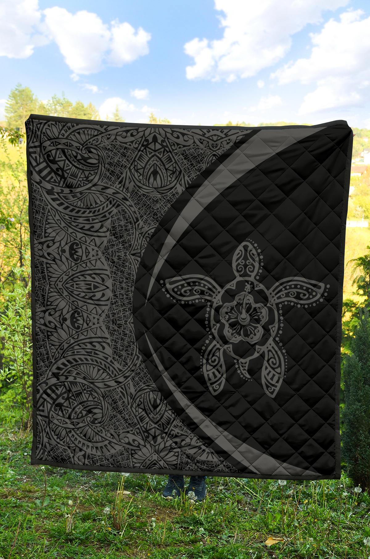 Hawaii Turtle Polynesian Grey Premium Quilt - Circle Style - Polynesian Pride