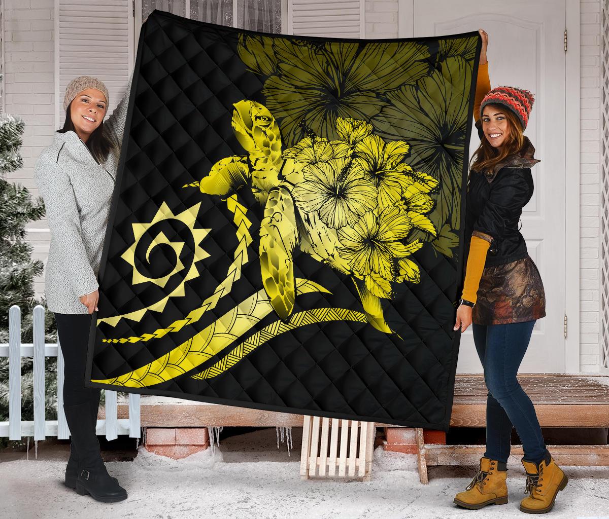 Hawaii Turtle Hibiscus Polynesian Vintage Premium Quilt - Yellow - Polynesian Pride