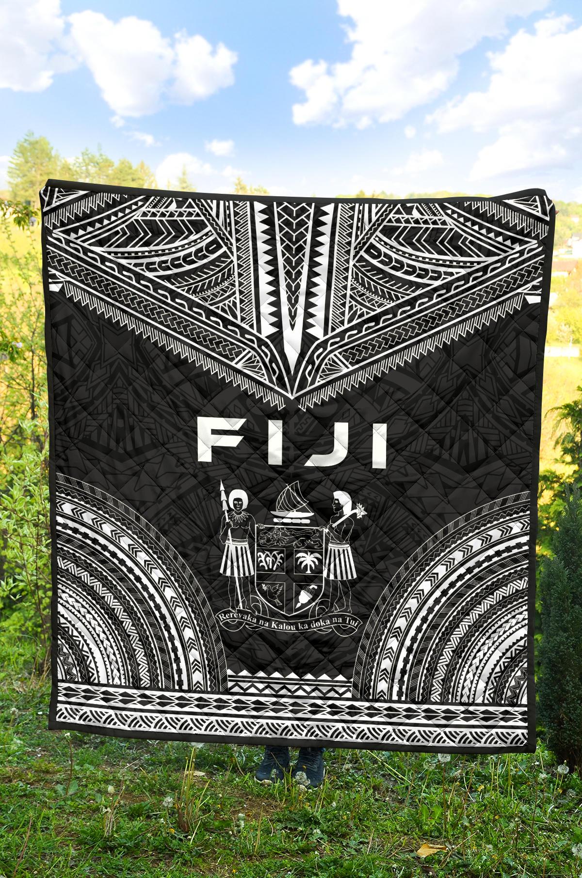 Fiji Premium Quilt - Fiji Coat Of Arms Polynesian Chief Black Version - Polynesian Pride