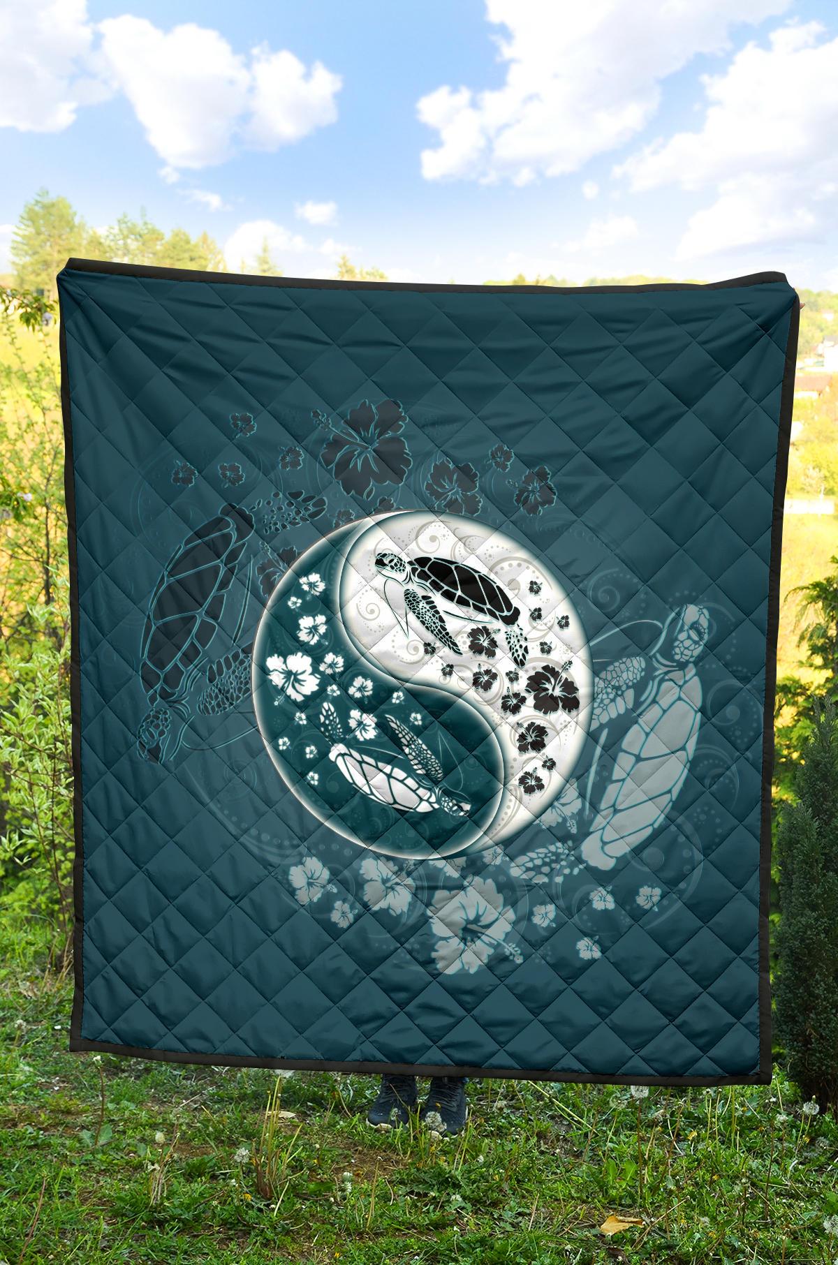 Turtle Yinyang Premium Quilt - Polynesian Pride