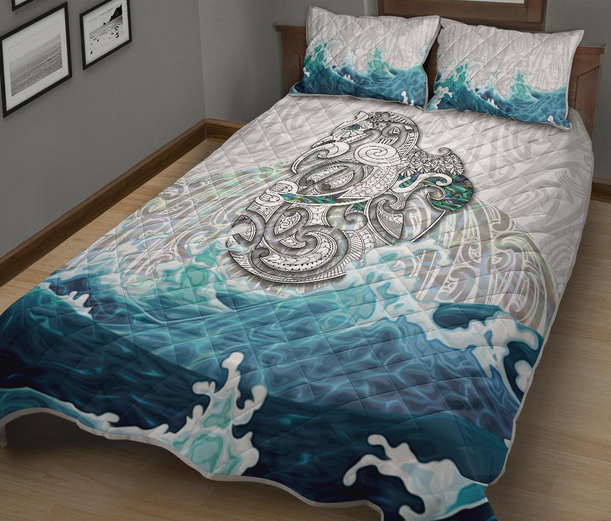 Maori Manaia The Blue Sea Quilt Bed Set, White - Polynesian Pride