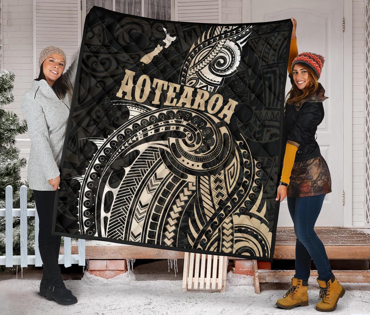Maori Tattoo With Map New Zealand Premium Quilt - Polynesian Pride