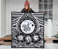 Hawaii Premium Quilt - Hawaii Map Honu Hibiscus White Polynesian Premium Quilt - Polynesian Pride