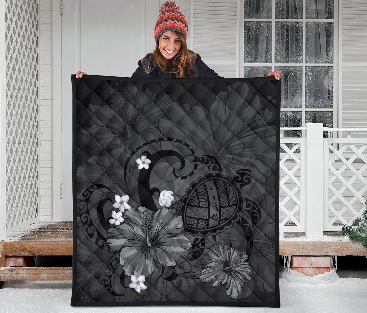 Hawaii Turtle Poly Tribal Gray Premium Quilt - Polynesian Pride