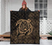 Hawaii Turtle Kanaka Map Hibiscus Poly Premium Quilt - Gold - Polynesian Pride