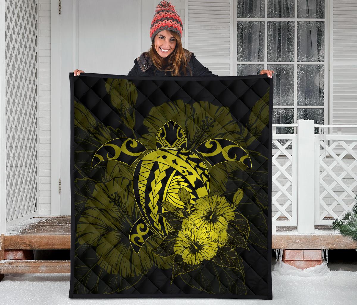 Hawaii Hibiscus Premium Quilt - Harold Turtle - Yellow - Polynesian Pride