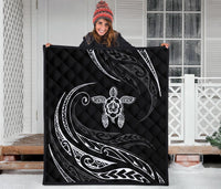 Hawaii Turtle Hibicus Premium Quilt - Frida Style - White - Polynesian Pride