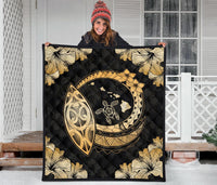 Hawaii Hibiscus Map Hidden Polynesian Hidden Gold Premium Quilt - Polynesian Pride