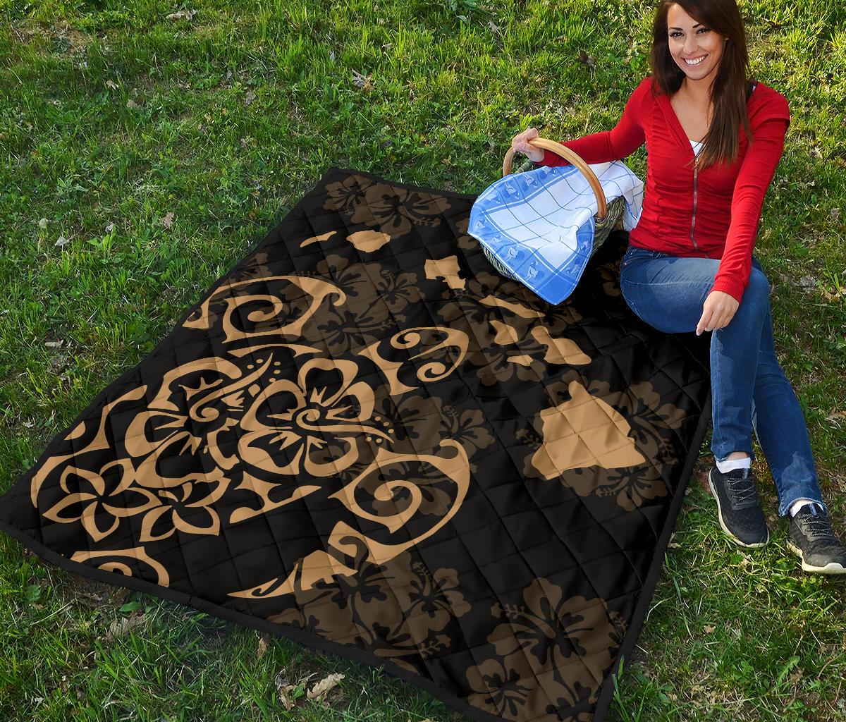 Turtle Hibiscus Map Gold Premium Quilt - Polynesian Pride