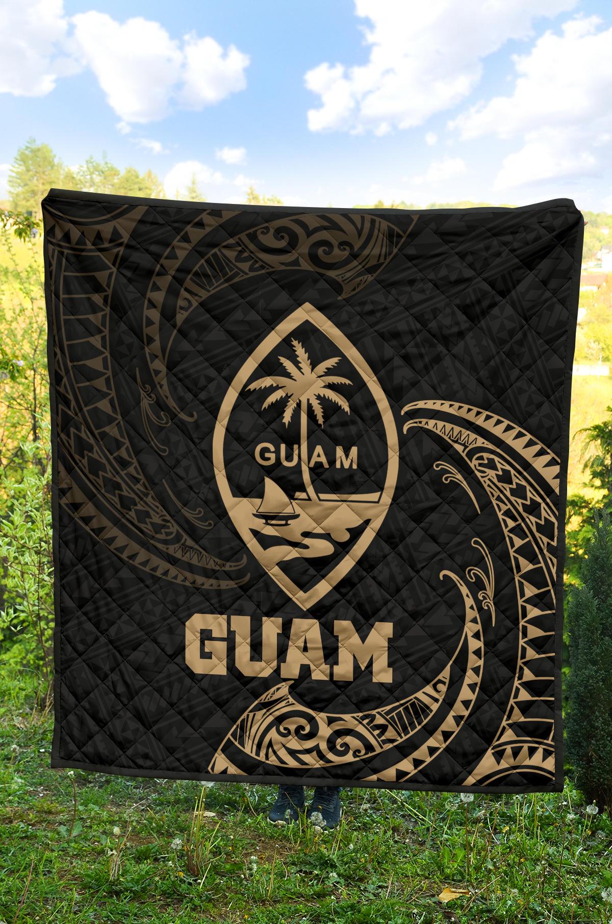 Guam Polynesian Premium Quilt - Gold Tribal Wave - Polynesian Pride