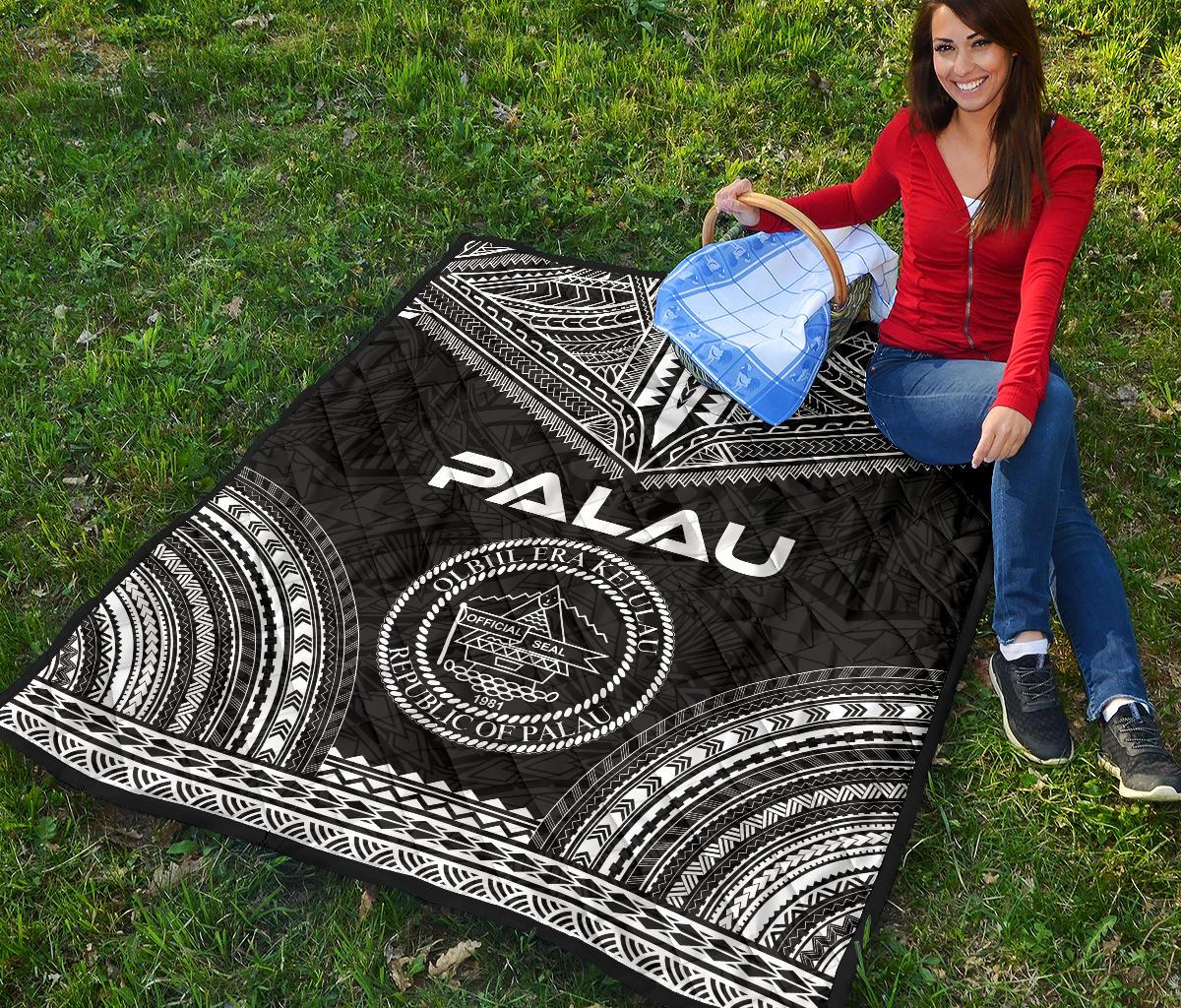 Palau Premium Quilt - Palau Seal Polynesian Chief Black Version - Polynesian Pride