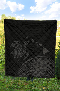 Hawaii Map Plumeria Polynesian Gray Premium Quilt - Polynesian Pride