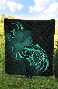 Hawaii Map Turtle Hibiscus Divise Turquoise Polynesian Premium Quilt - Polynesian Pride