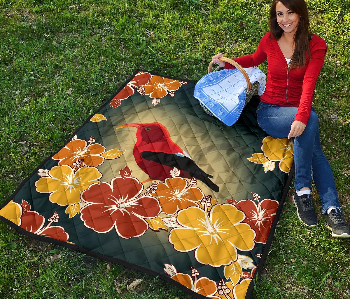 Honeycreeper Hibiscus Premium Quilt - Polynesian Pride
