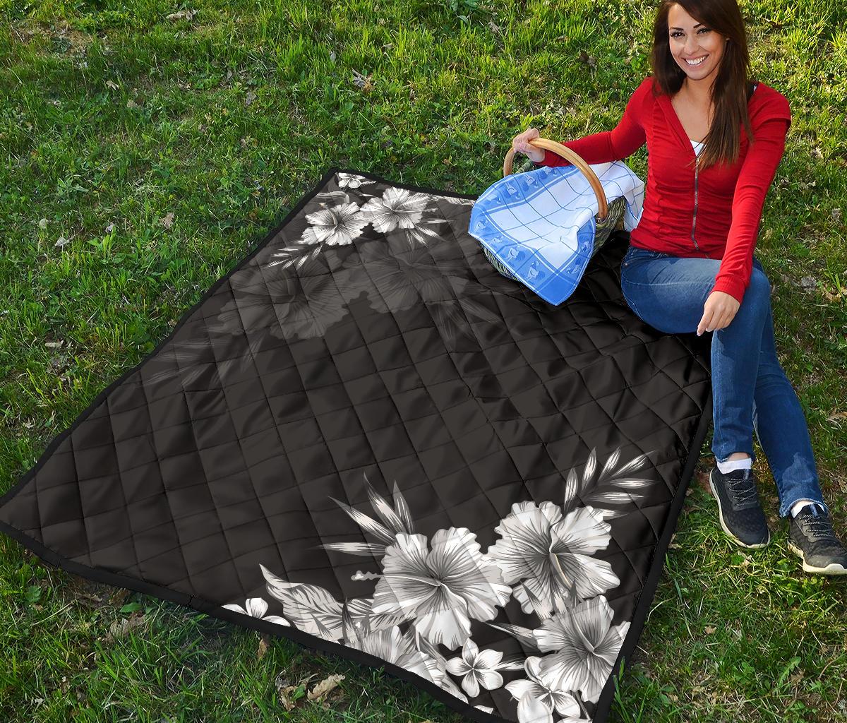 Black n White Hibiscus Premium Quilt - Polynesian Pride