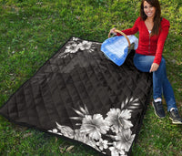Black n White Hibiscus Premium Quilt - Polynesian Pride
