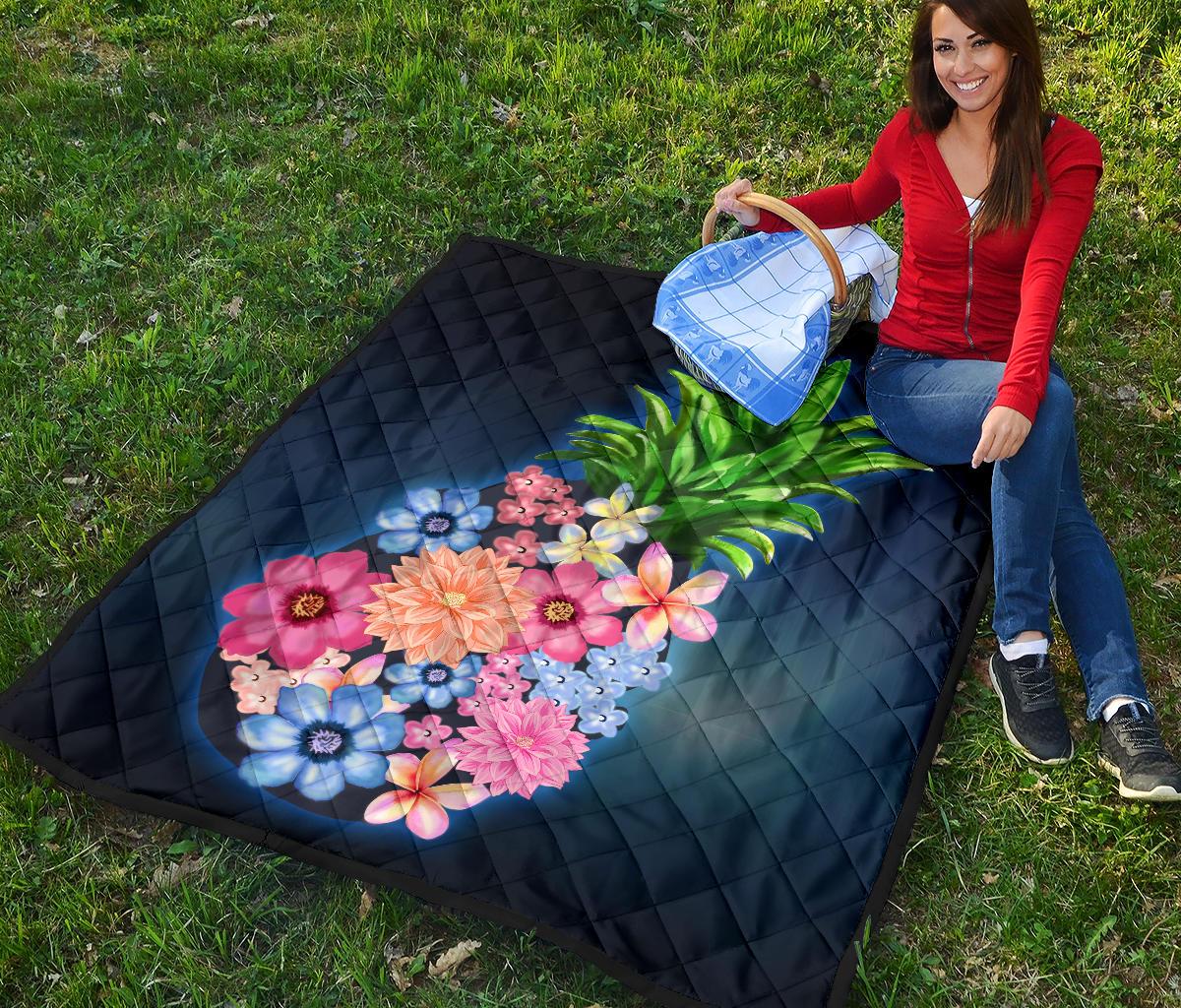 Pineapple Hibiscus Pattern Premium Quilt - Polynesian Pride