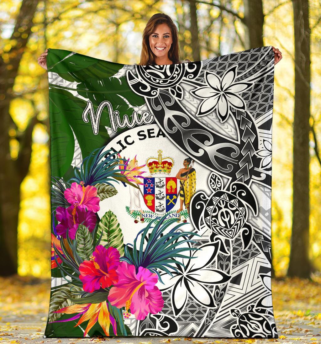 Niue Premium Blanket White - Turtle Plumeria Banana Leaf - Polynesian Pride