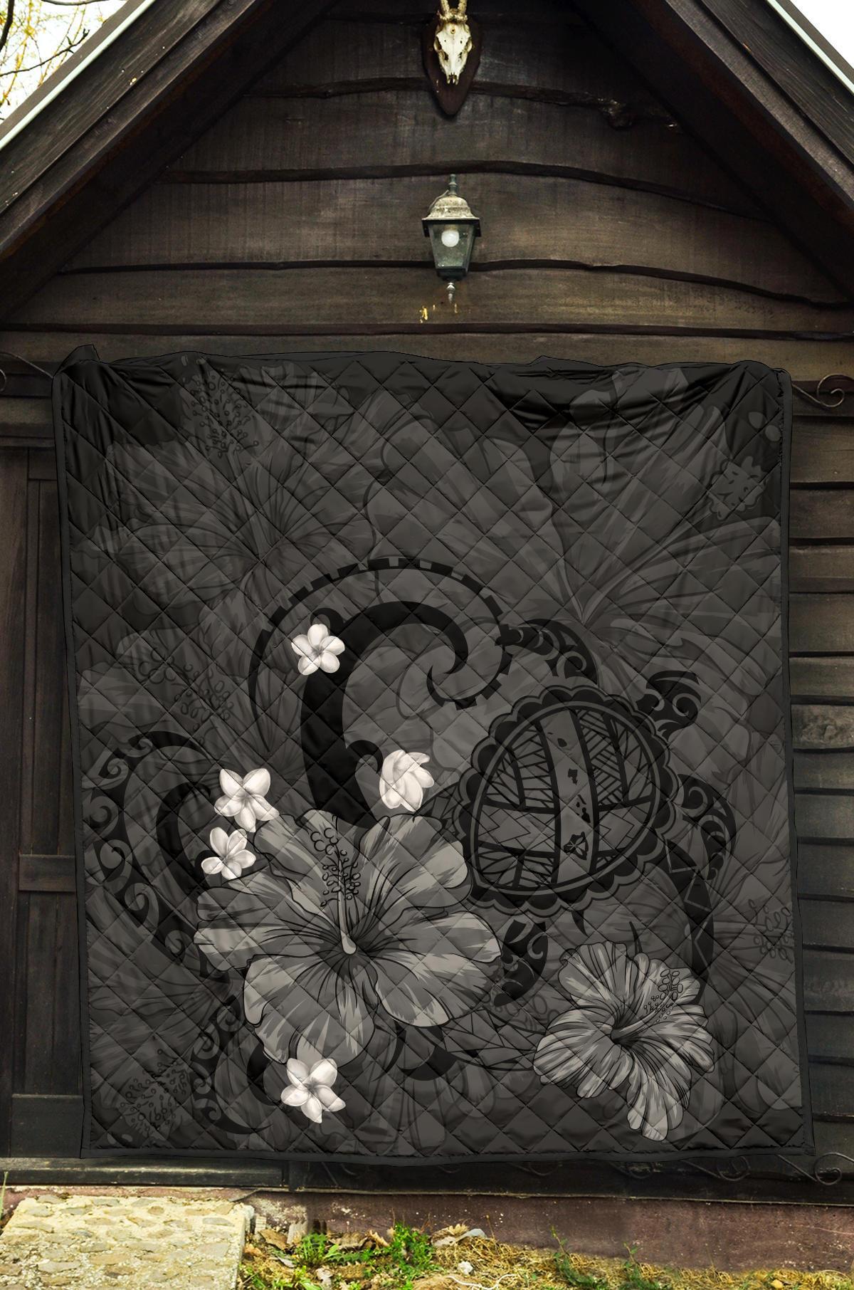 Hawaii Turtle Poly Tribal Gray Premium Quilt - Polynesian Pride