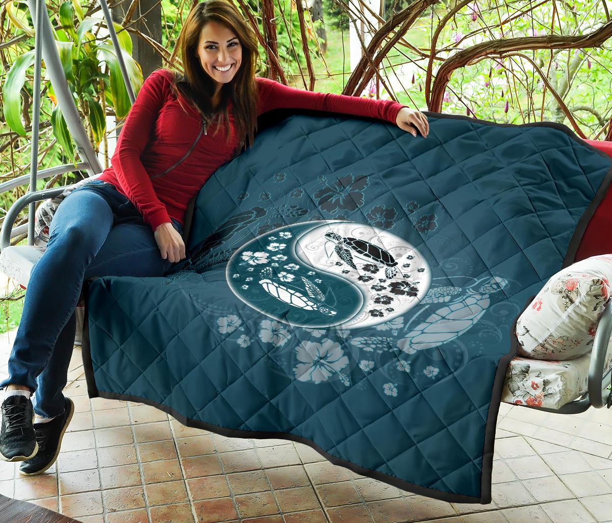 Turtle Yinyang Premium Quilt - Polynesian Pride