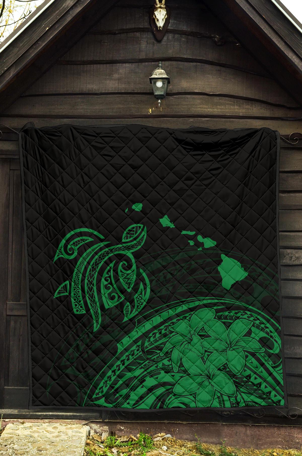 Hawaii Map Plumeria Polynesian Green Premium Quilt - Polynesian Pride