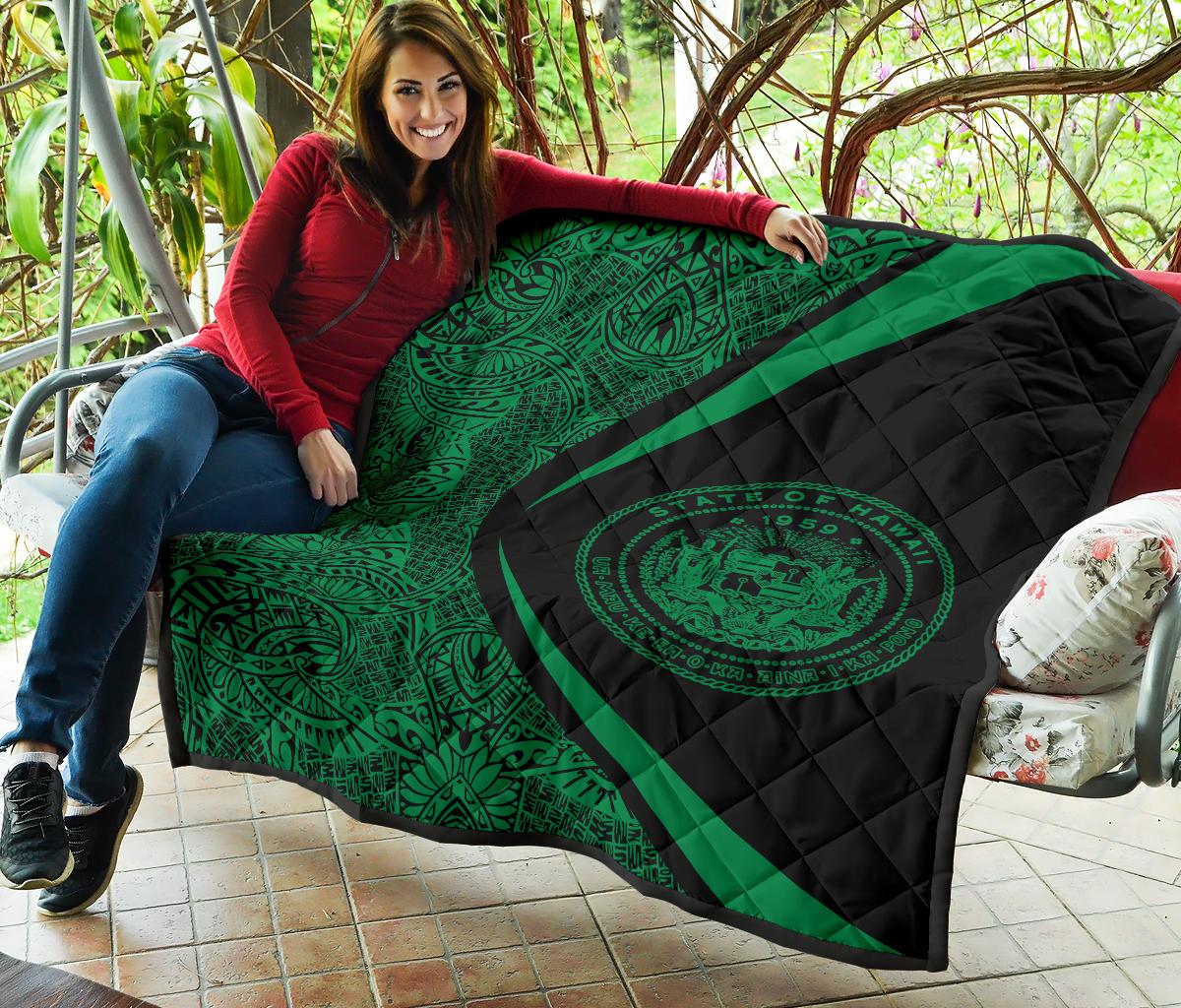 Hawaii Coat Of Arms Polynesian Black And Green Premium Quilt - Circle Style - Polynesian Pride