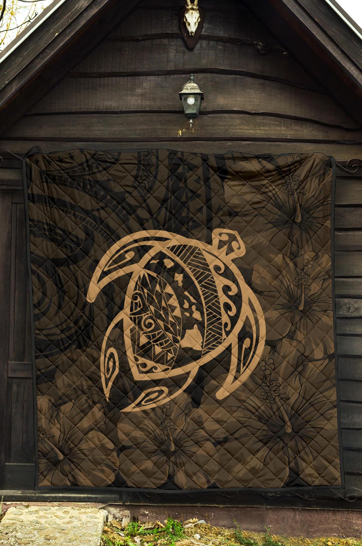 Hawaii Turtle Kanaka Map Hibiscus Poly Premium Quilt - Gold - Polynesian Pride