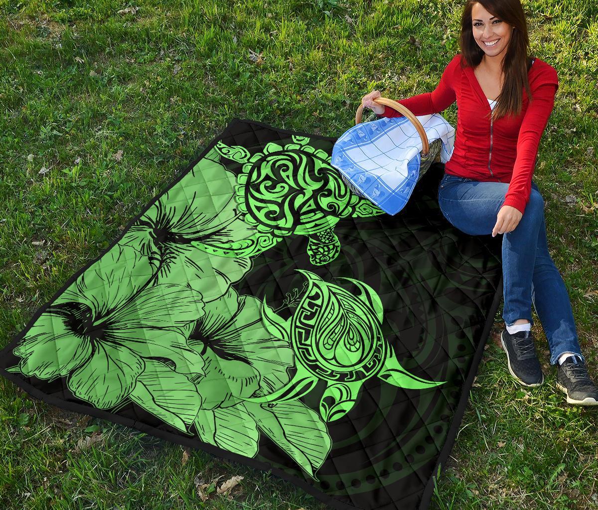 Hawaii Turtle Premium Quilt Polynesian Hibiscus Art Green AH - Polynesian Pride