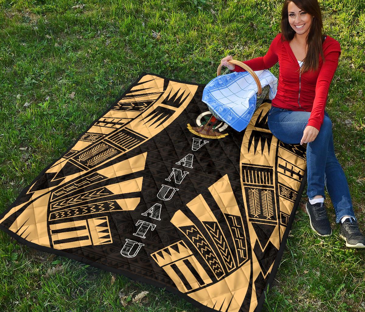 Vanuatu Premium Quilt - Vanuatu Coat Of Arms Polynesian Gold Tattoo - Polynesian Pride