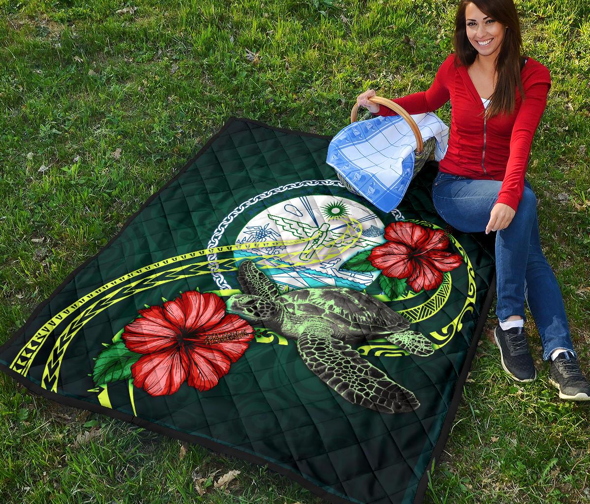 Marshall Polynesian Premium Quilt - Green Turtle Hibiscus - Polynesian Pride