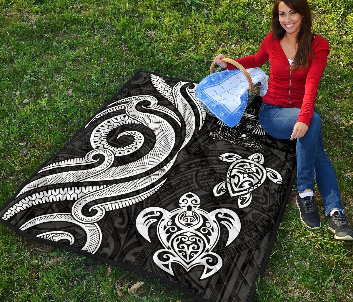Fiji Polynesian Premium Quilt - White Tentacle Turtle Crest - Polynesian Pride