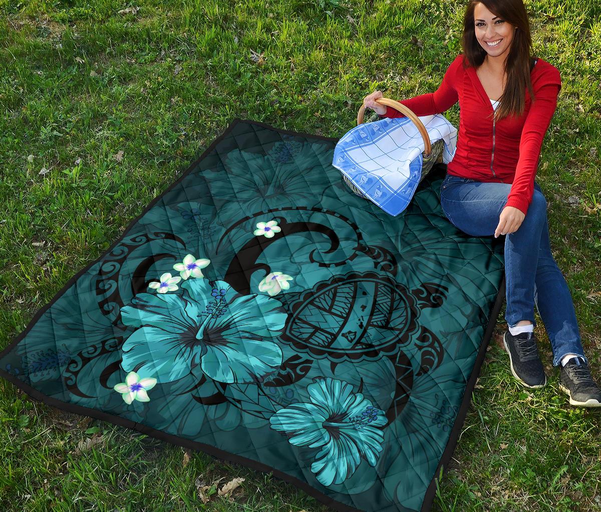 Hawaii Turtle Poly Tribal Turquoise Premium Quilt - Polynesian Pride