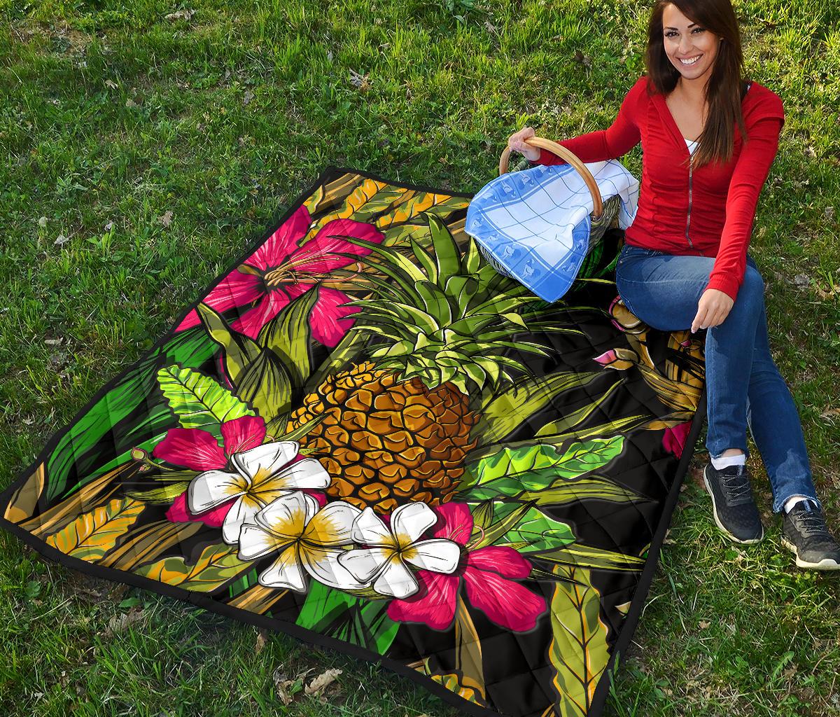 Hawaii Tropical Flowers Pineapple Premium Quilt - Polynesian Pride