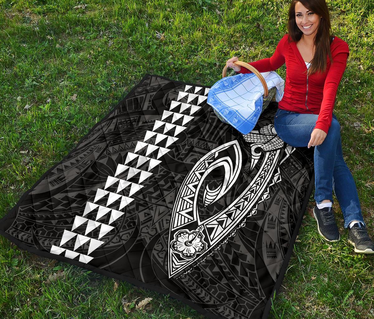 Hawaii Kakau Makau Fish Hook Polynesian Premium Quilt - White - Polynesian Pride