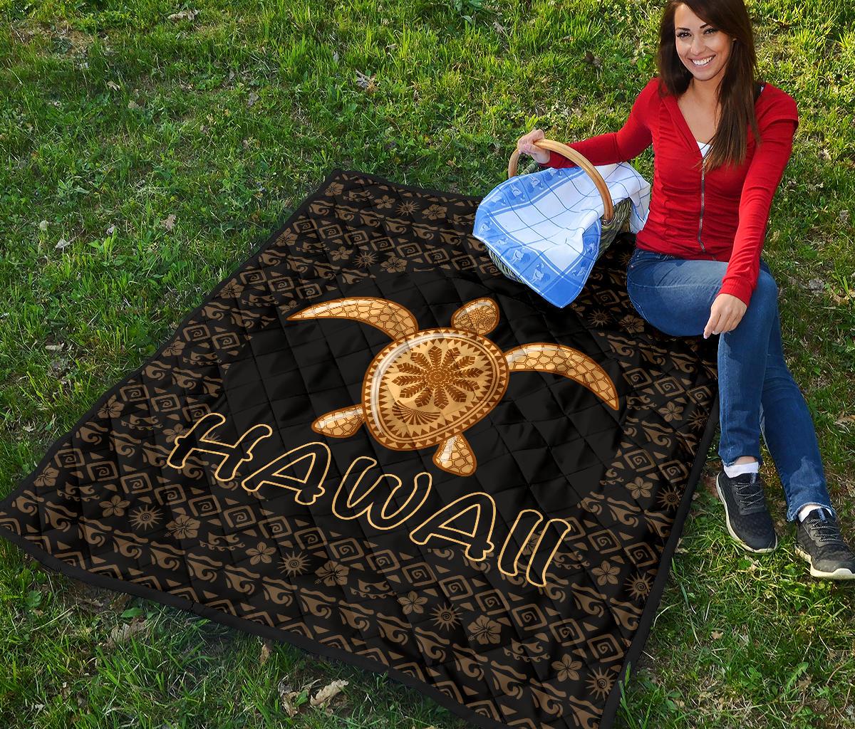 Hawaii Turtle Golden Premium Quilt - Polynesian Pride