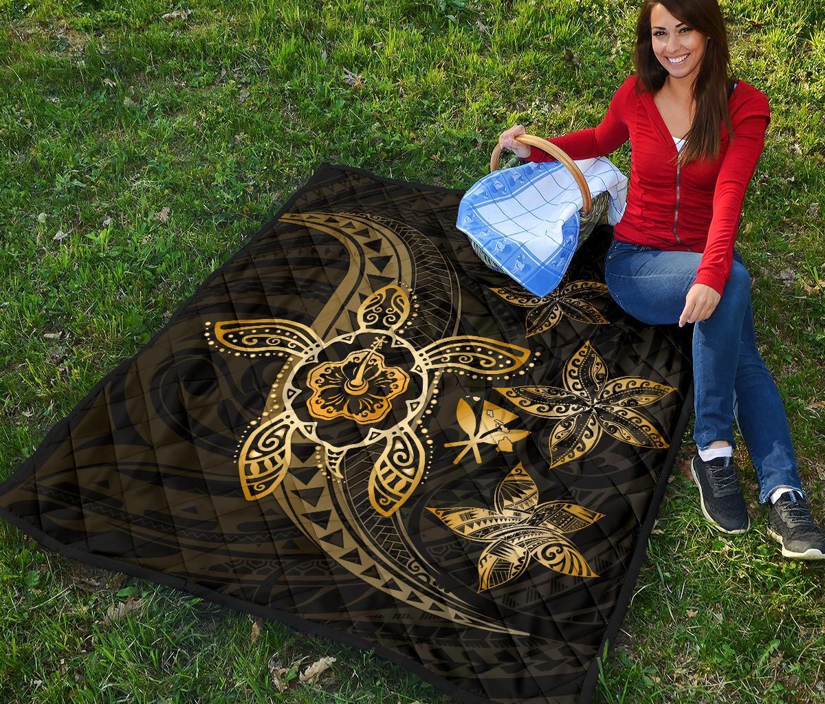 Kanaka Map Hibiscus Plumeria Turtle Art Gold Polynesian Premium Quilt - Polynesian Pride