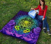 Hawaii Polynesian Premium Quilt - Hawaiian Green Yellow Tiki Face (Purple) - Polynesian Pride