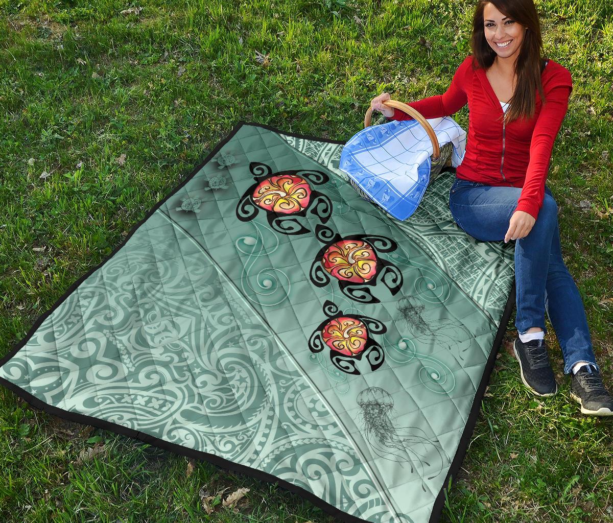 Hawaii Turtle Swimming Tribal Polynesian Premium Quilt - AH - Min Style - Polynesian Pride