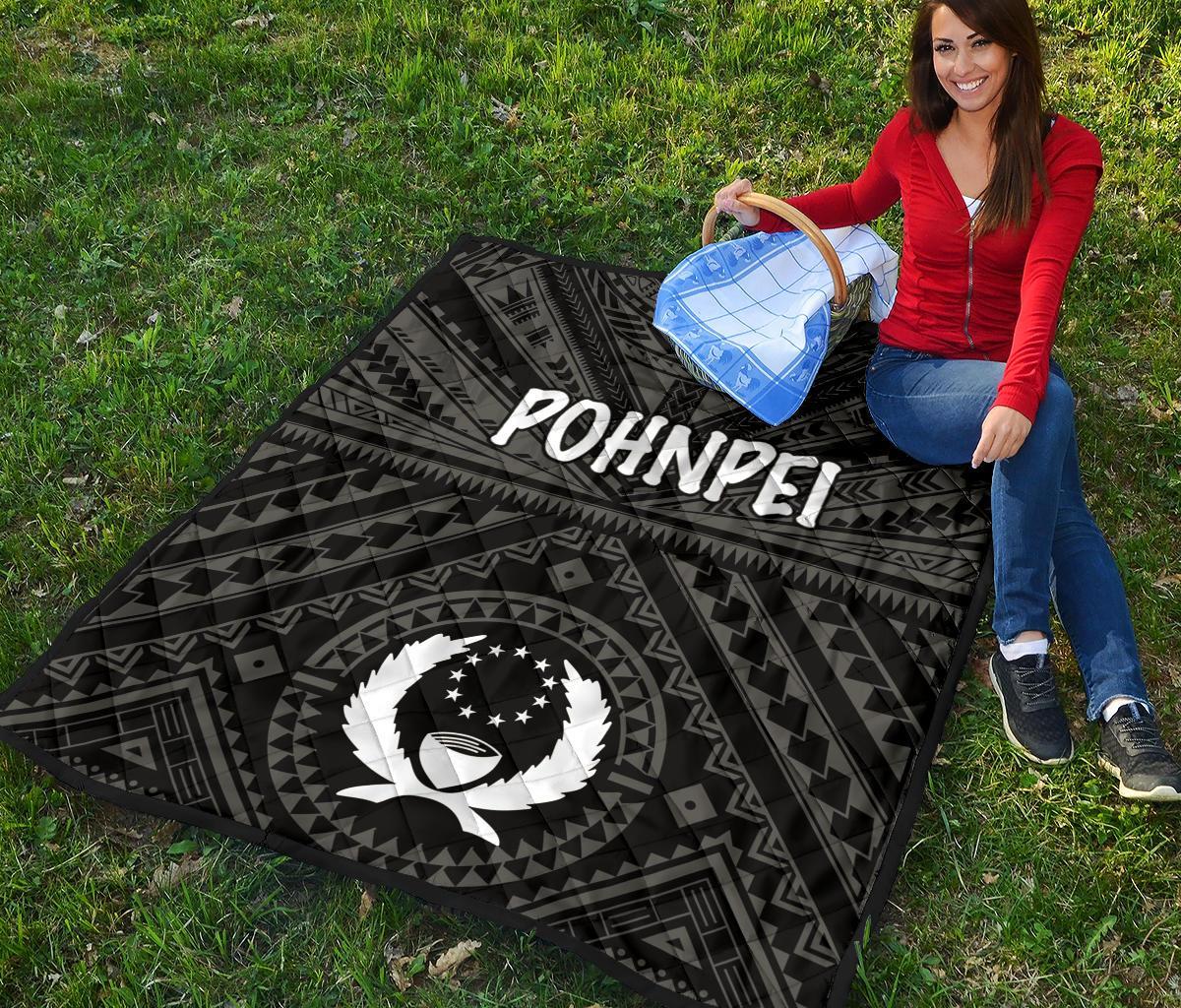 Pohnpei Premium Quilt - Pohnpei Seal With Polynesian Tattoo Style ( Black) - Polynesian Pride